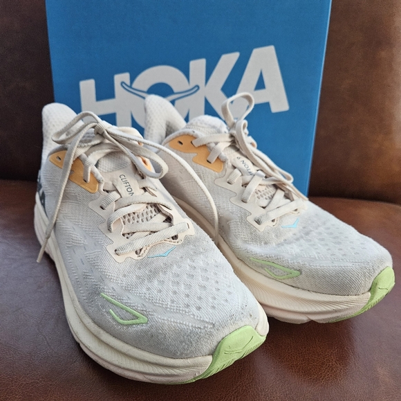 HOKA Clifton 9 size 7 womens - Picture 4 of 15